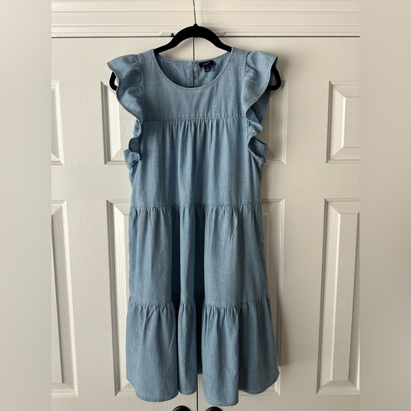 J Crew, Chambray, Tiered, Cap Ruffled Sleeve Dress
Sz 4
Excellent Condition - Picture 3 of 8